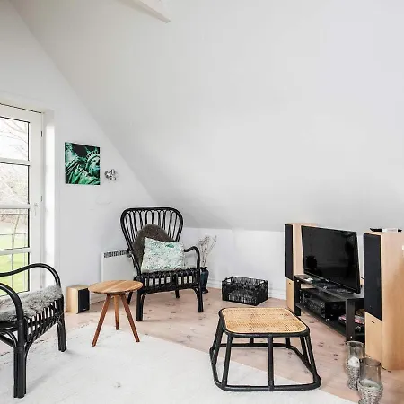 6 Person In Humble-by Traum